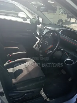 Toyota Sienta 2019 Silver