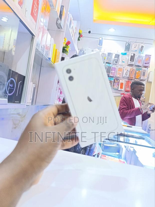 New Apple iPhone 11 128 GB White - thumbnail 3