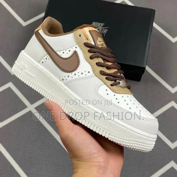 Louise Vuitton Customised Air Force - thumbnail 2