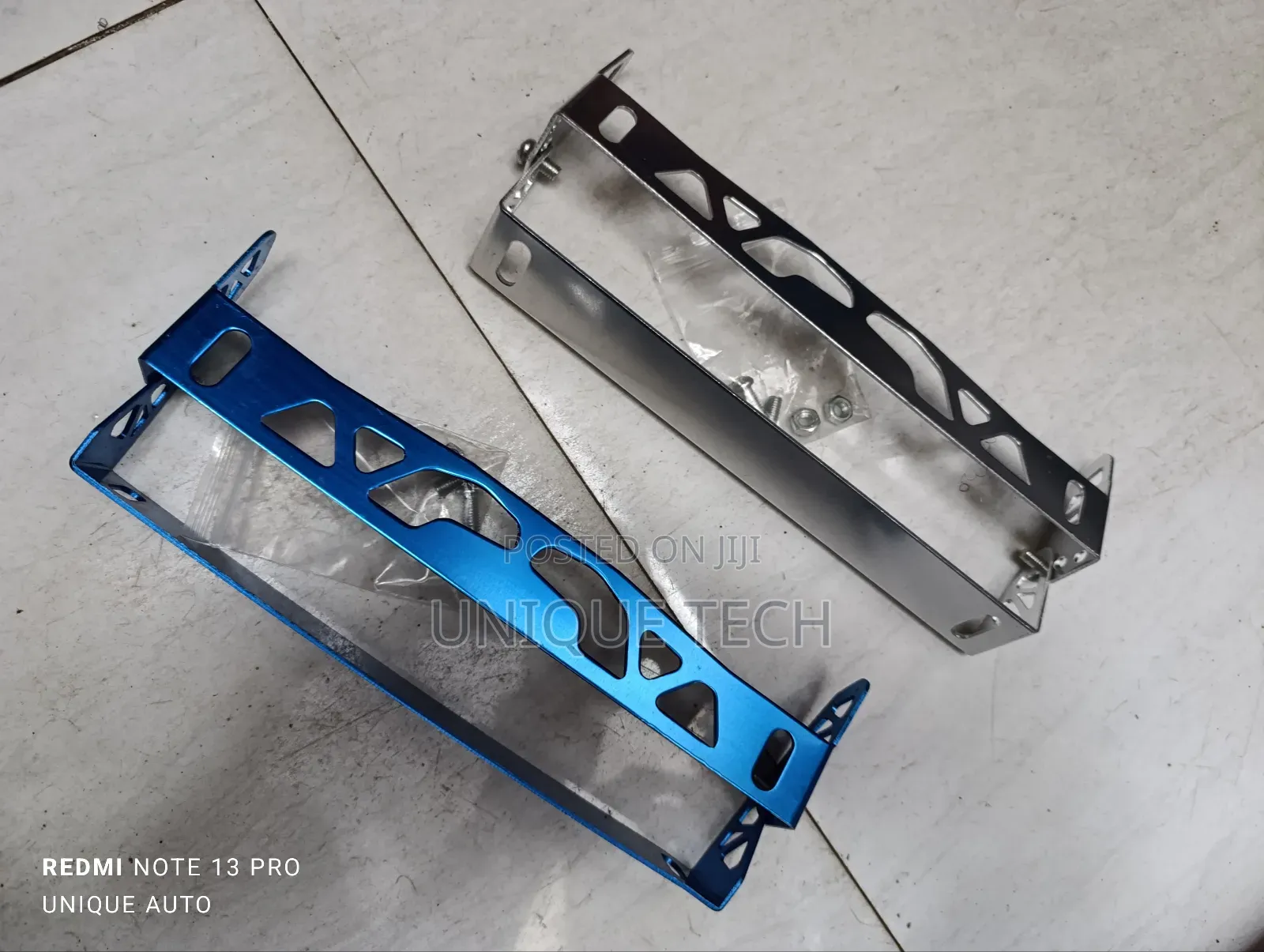 Sleek Sturdy Adjustable Number Plate Holder