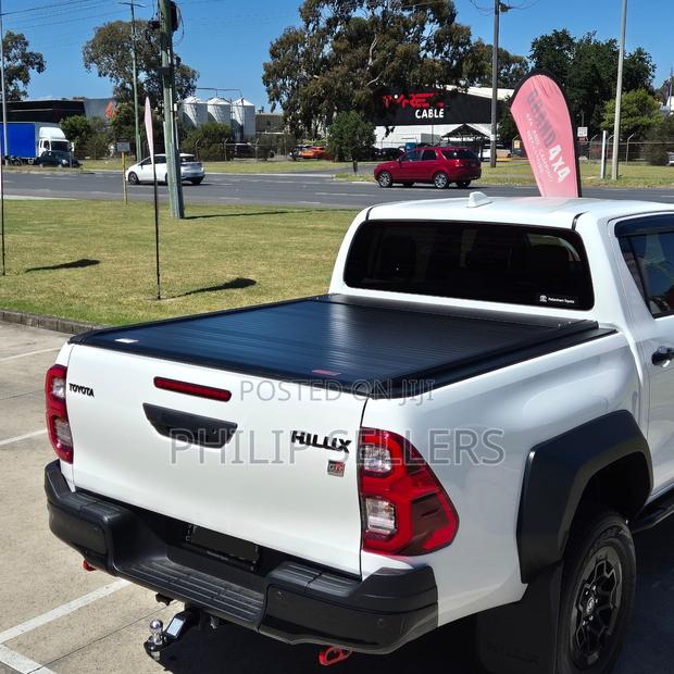 Roller Shutter Tonneau Cover Toyota Hilux - main view