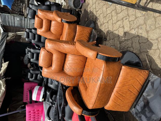 Brown Hydrolic Barber Chair - thumbnail 4