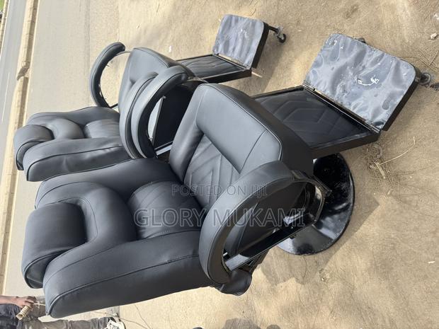 Black Hydrolic Kinyozi Barber Chair - thumbnail 3