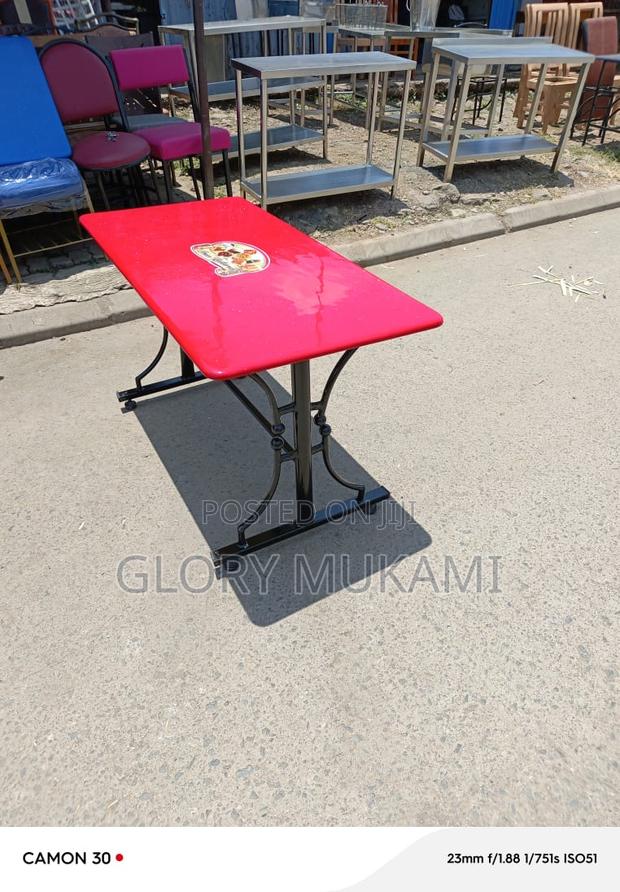 4by2 Restaurant And Bar Red Table - main view