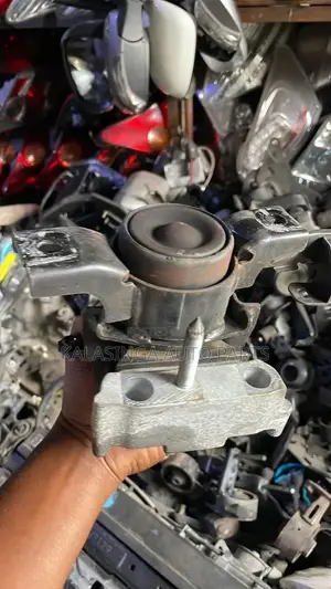 Vanguard Engine  Mounting