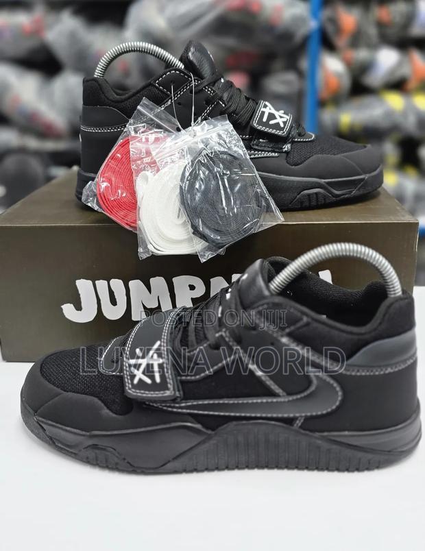 Travis Scott Jordans - thumbnail 3