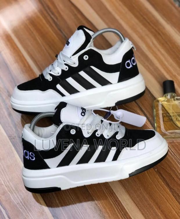 Adidas Classic Sneakers - main view