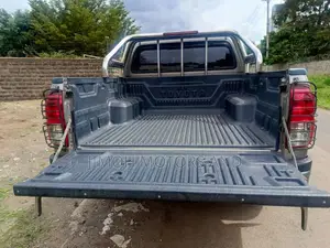 Toyota Hilux 2019 Silver