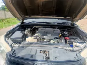 Toyota Hilux 2019 Silver