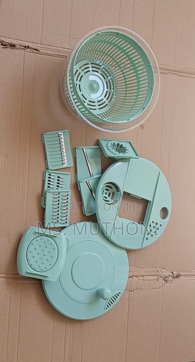 Multi-Functional 8pcs Salad Spinner With Vegetable Chopper - thumbnail 3