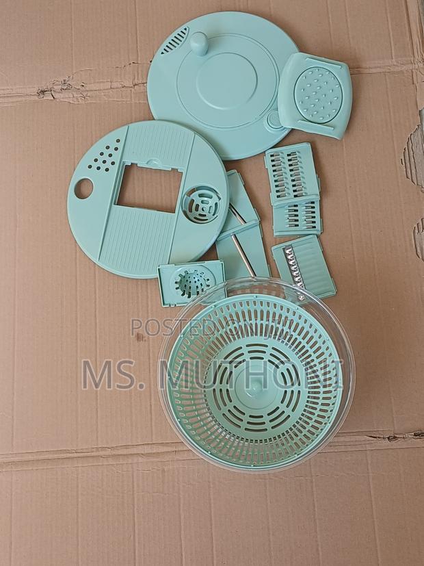 Multi-Functional 8pcs Salad Spinner With Vegetable Chopper - thumbnail 11