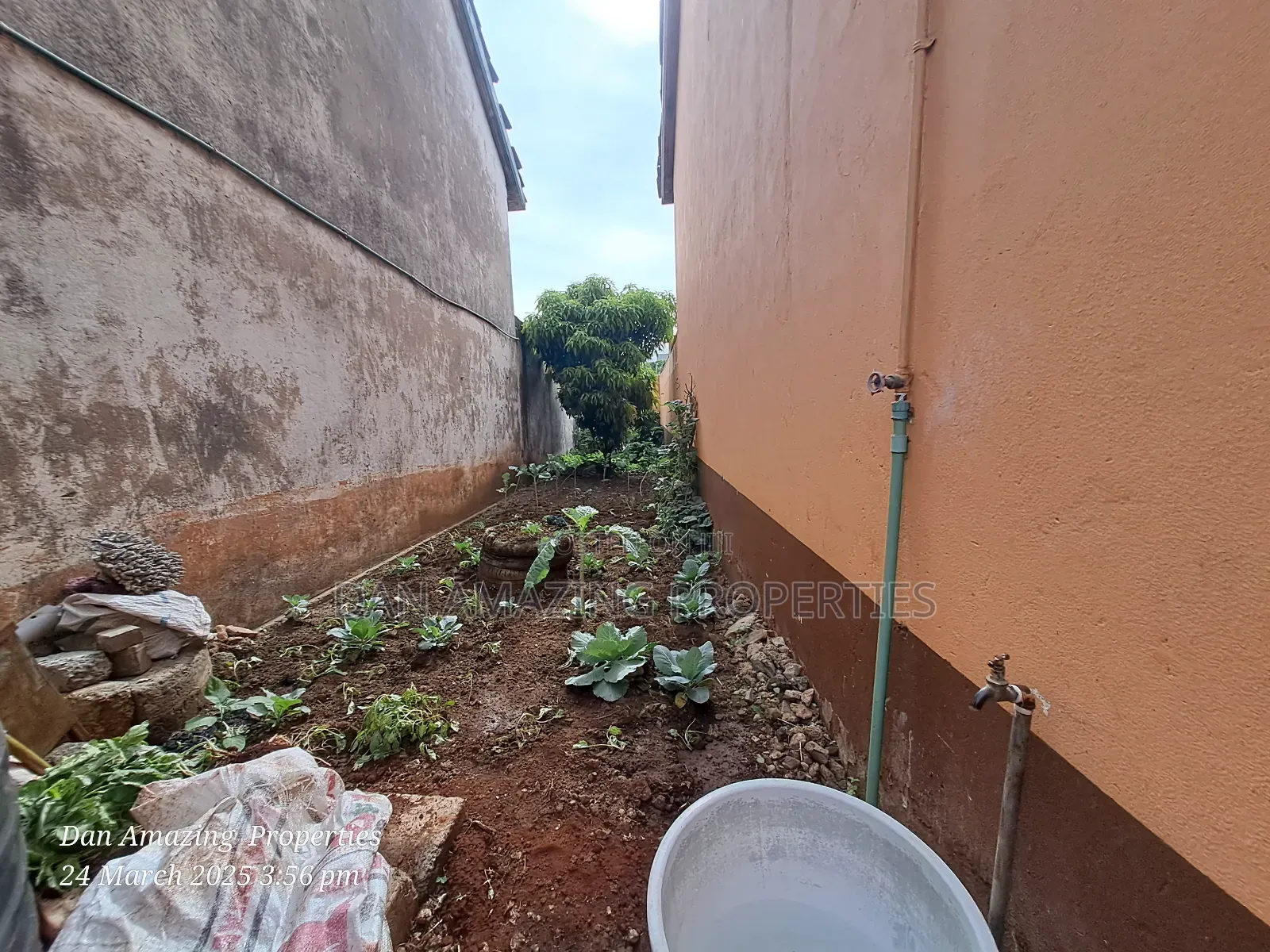 5bdrm Townhouse/Terrace in Golden Estate, South B for sale