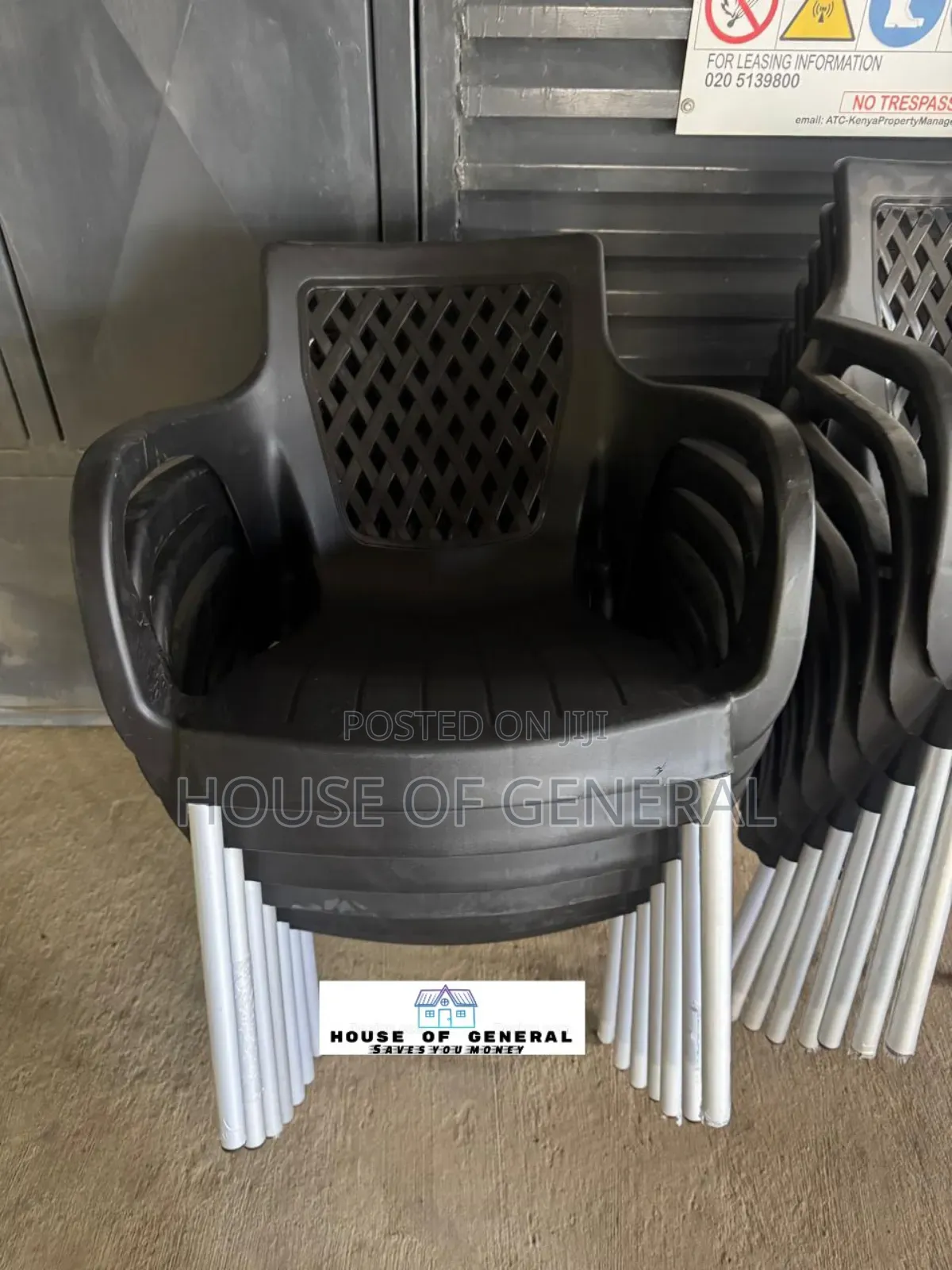 Very Heavy Duty Plastic Chair With Metal Legs Armlest Chair