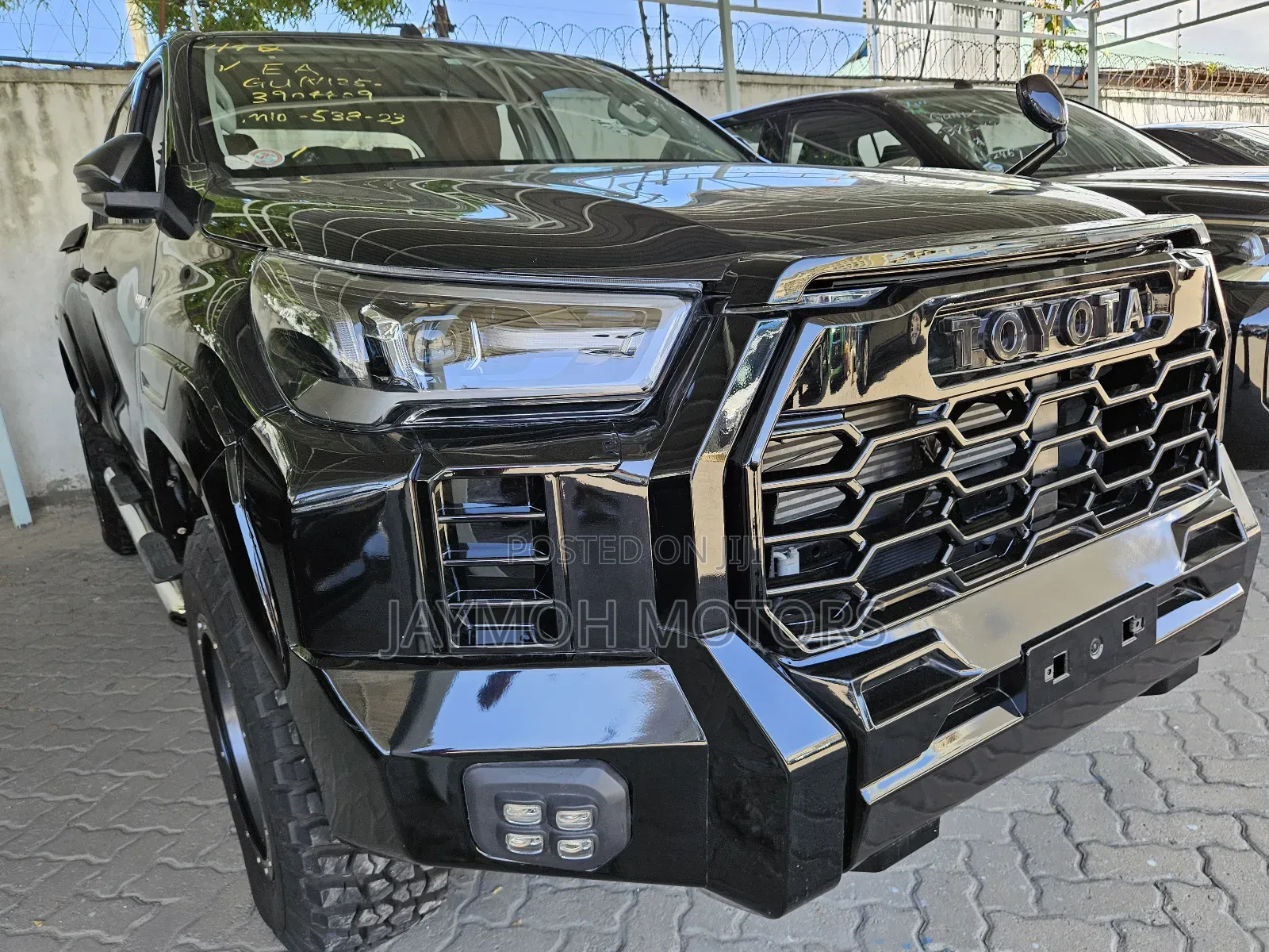 Toyota Hilux 2022 Black