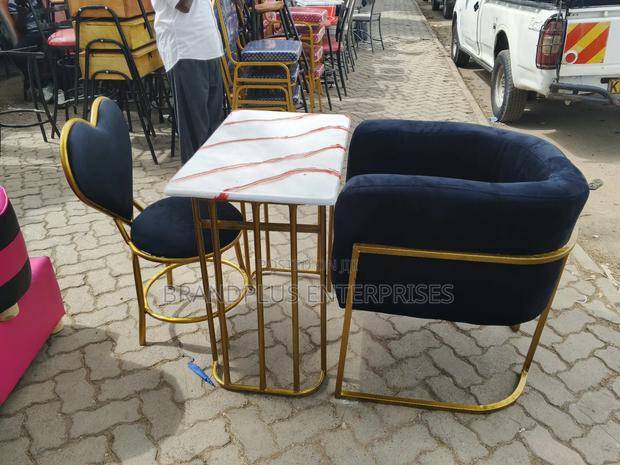 Manicure Table Set With Seats - main view