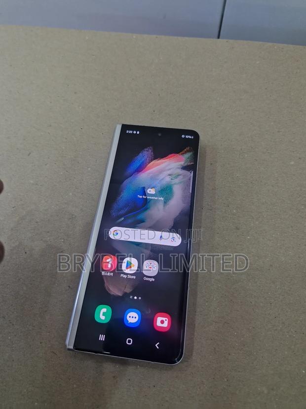 Samsung Galaxy Z Fold3 5G 256 GB Gold - main view