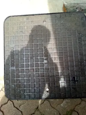 Cast Iron Manhole Cover 24" by 24" (600mm×600mm) 32kg