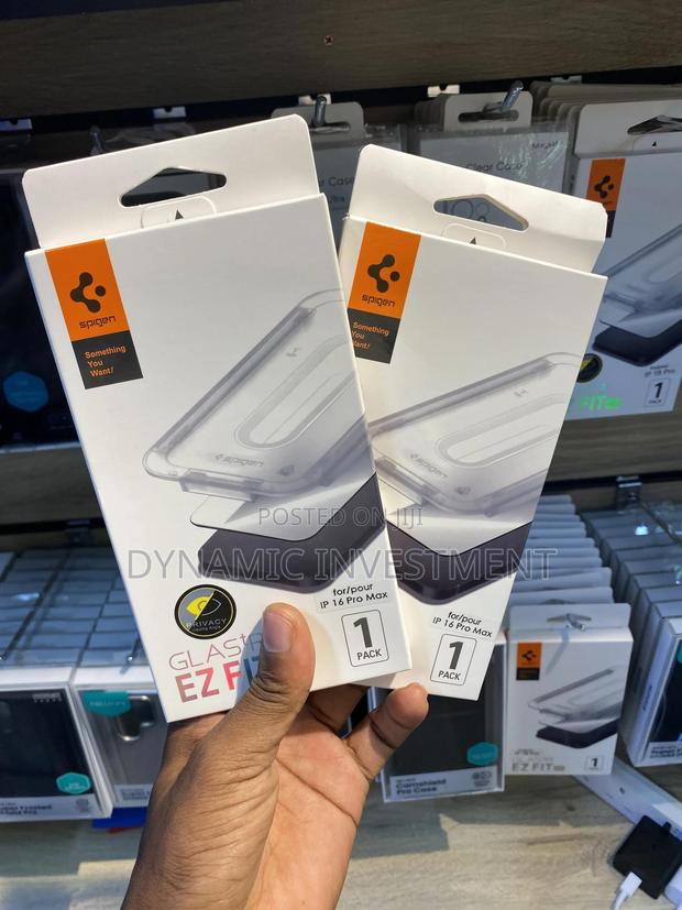 iPhone 16 Pro Max Spigen Glass Screen Protector Fit Privacy - thumbnail 3