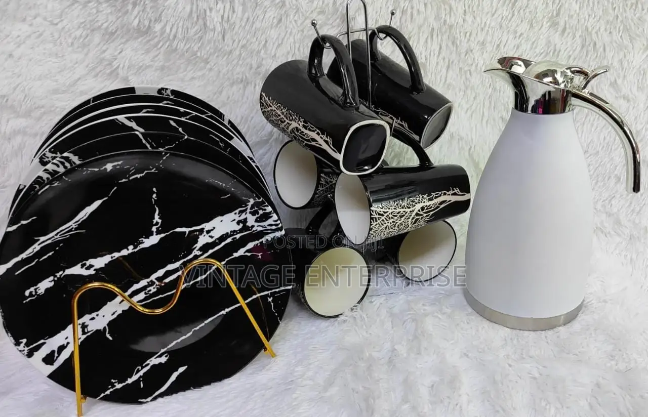 Classy Plates Flask and Mug Set