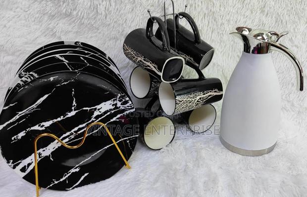 Classy Plates Flask and Mug Set