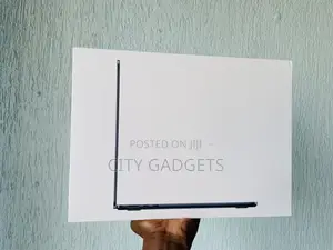 New Laptop Apple MacBook Air 2022 M2 8GB Apple M2 SSD 256GB