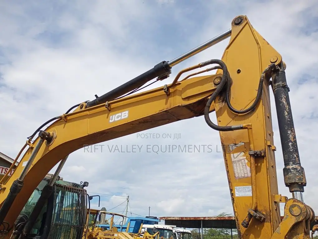 JCB Js 220lc Escavator