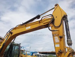 JCB Js 220lc Escavator