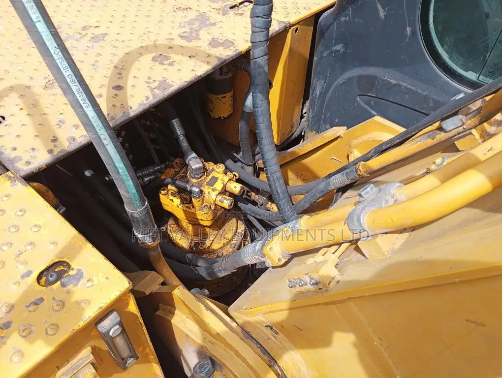 JCB Js 220lc Escavator