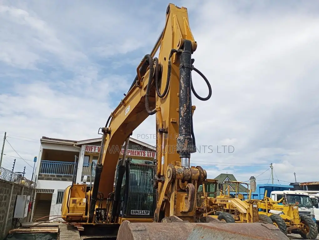 JCB Js 220lc Escavator
