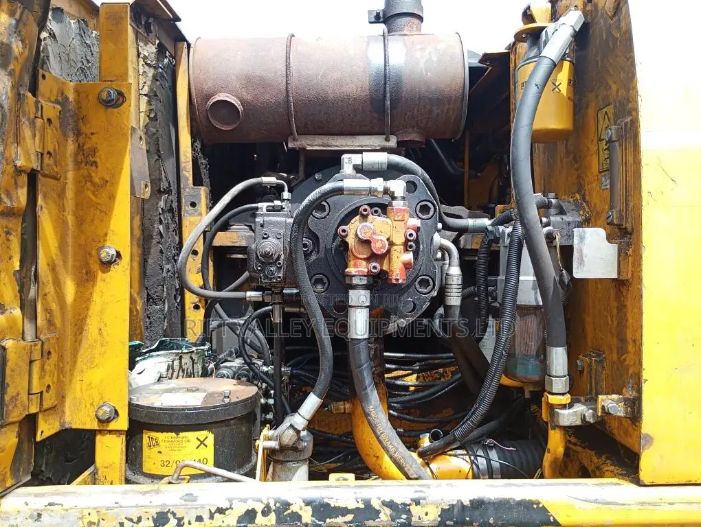 JCB Js 220lc Escavator