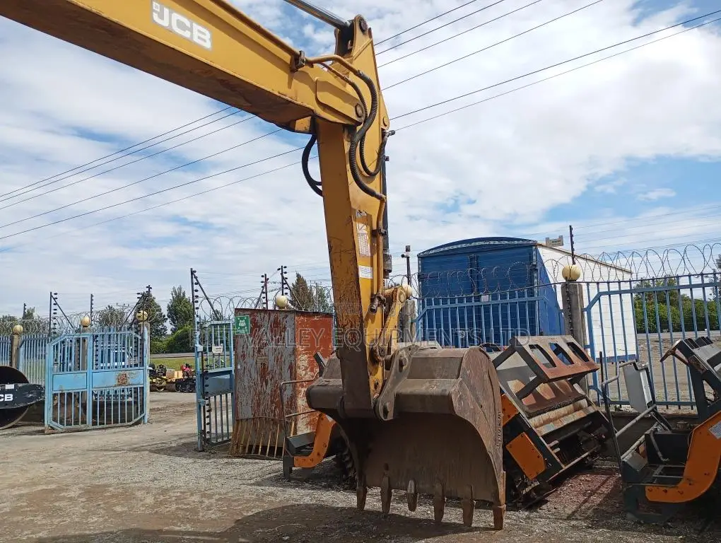 JCB Js 220lc Escavator