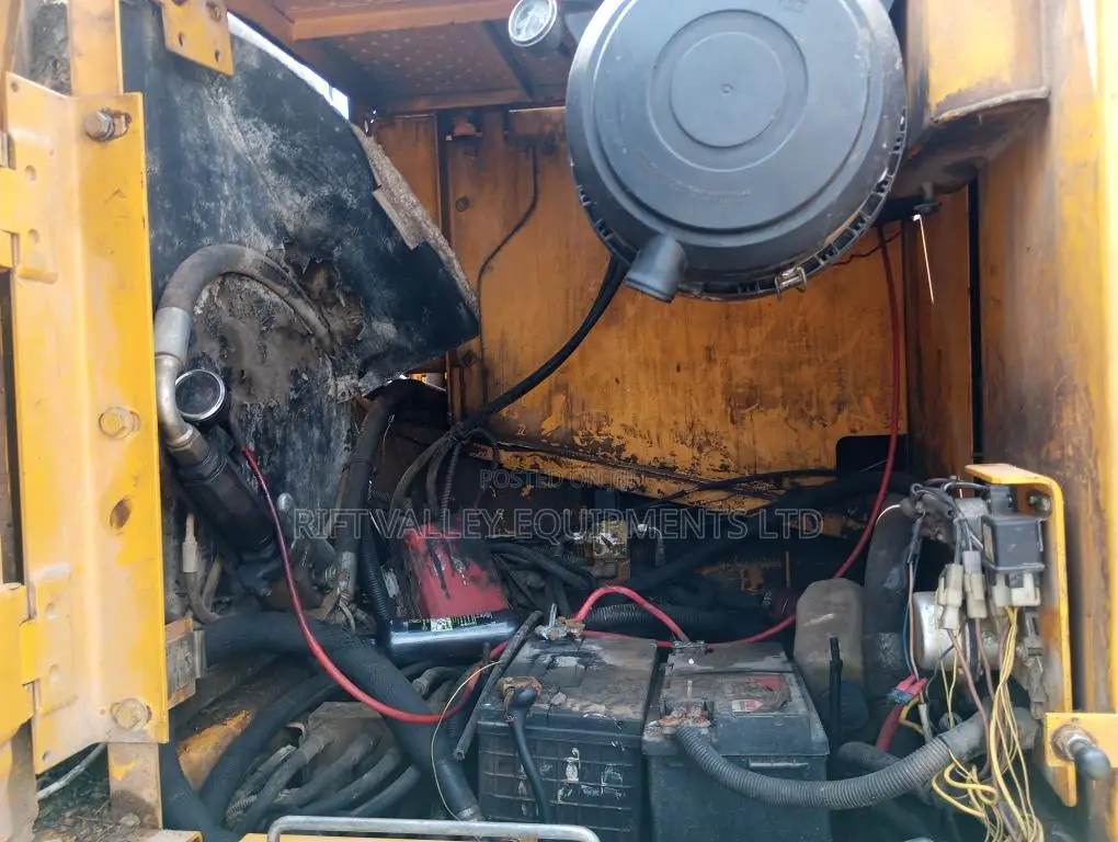 JCB Js 220lc Escavator