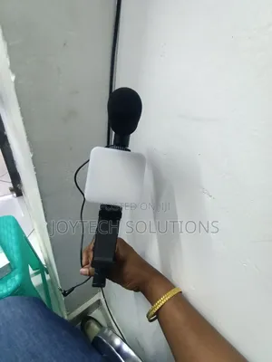 One Hand Grip With a Blue Tooth Shatter Led Light