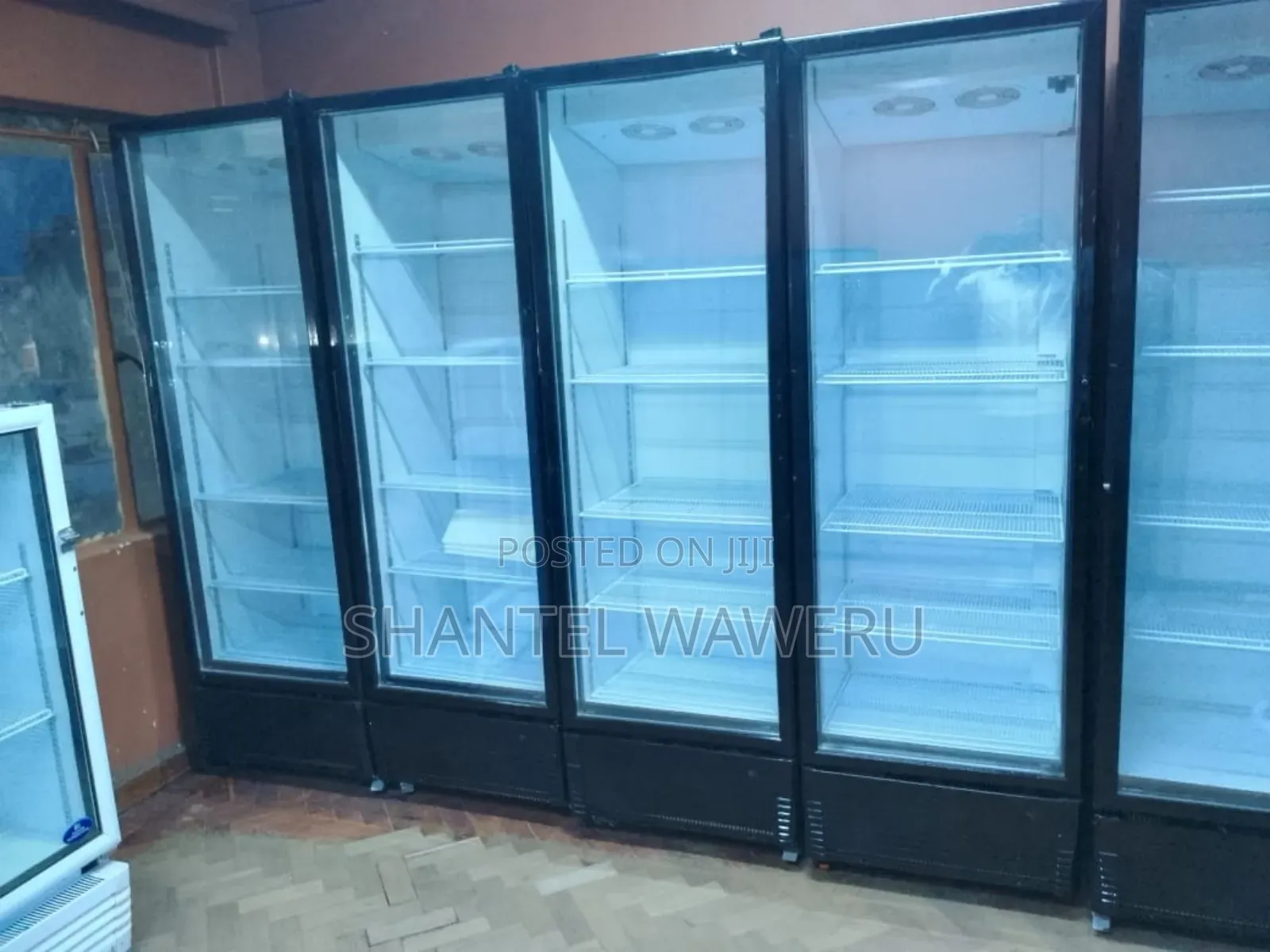 650litres Chiller Display Fridge With White Trays