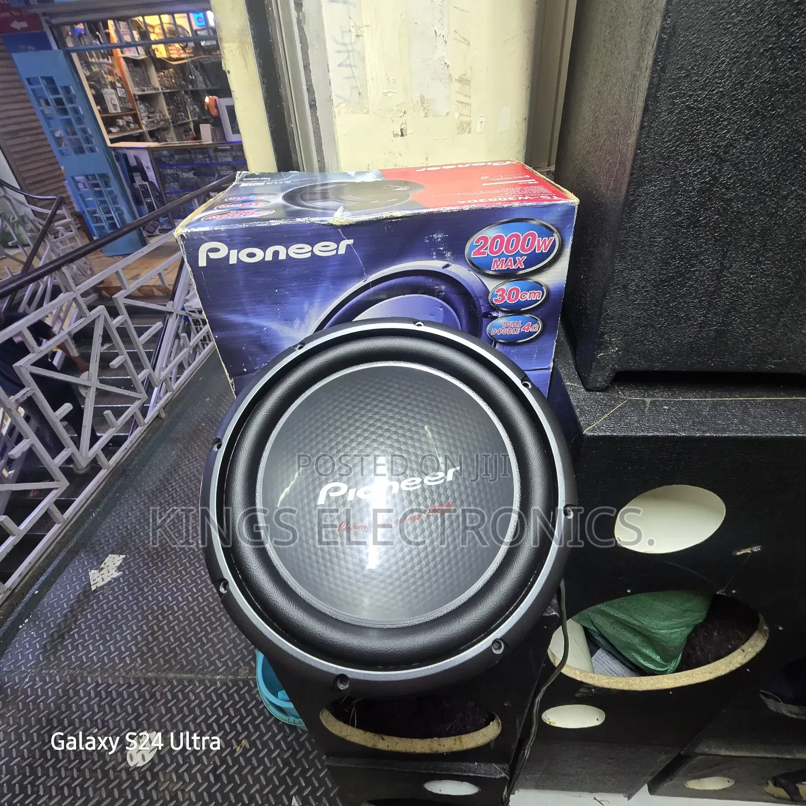 Pioneer 2000watts 3003d4