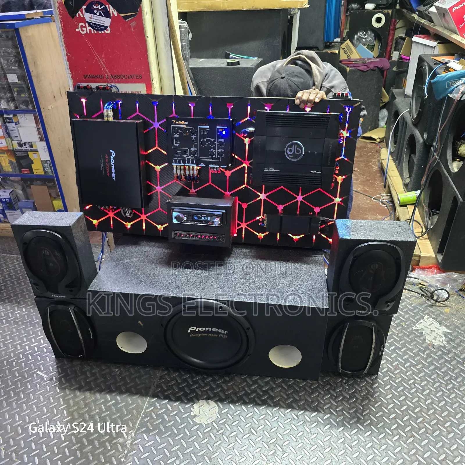 Wallmount Amprack With Disco Lights