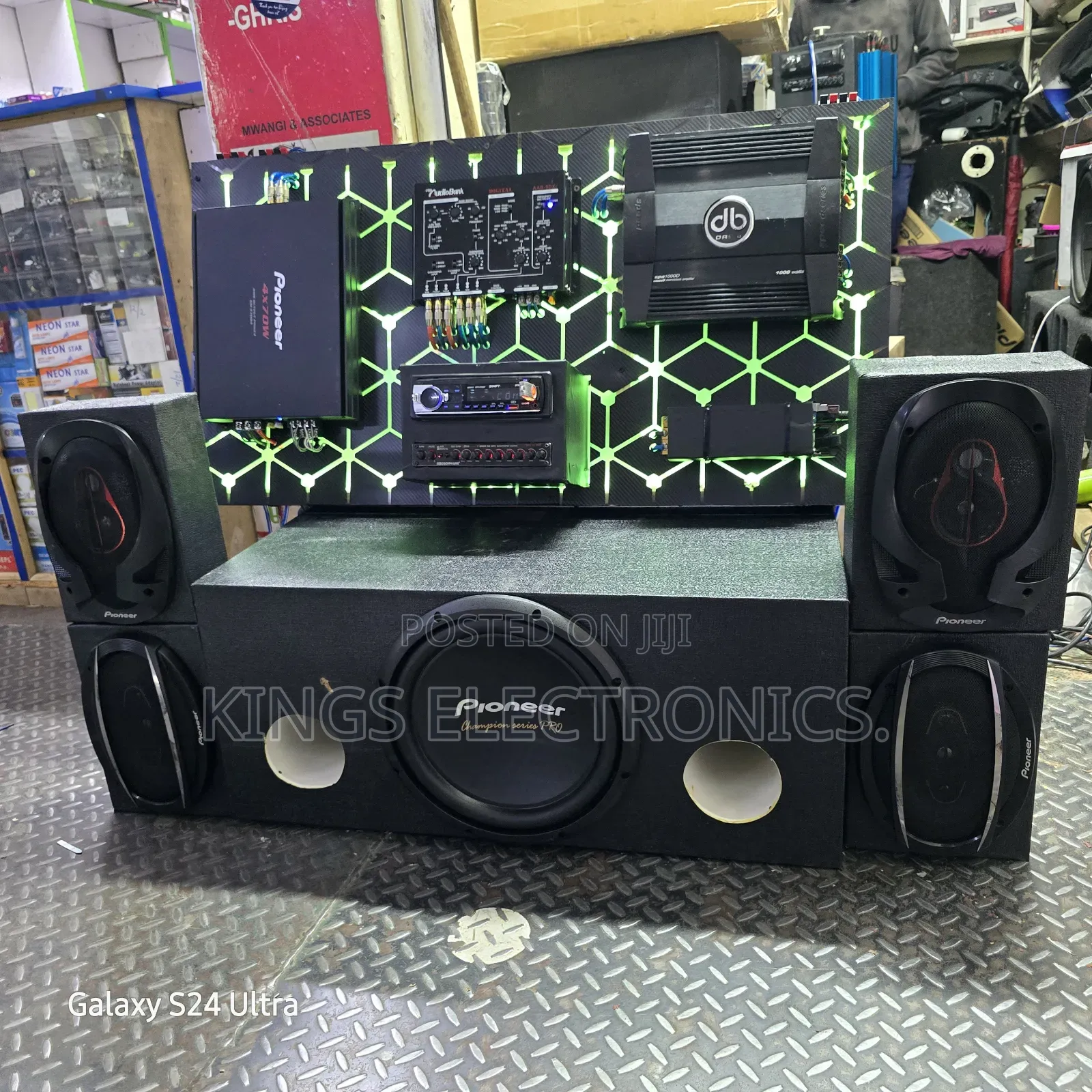 Wallmount Amprack With Disco Lights