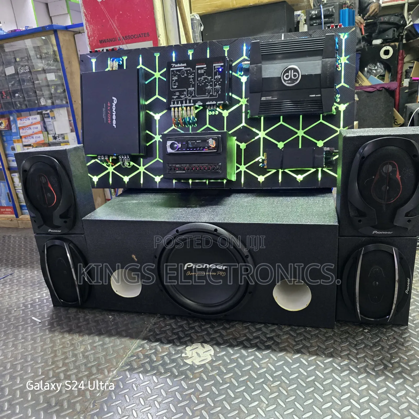 Wallmount Amprack With Disco Lights