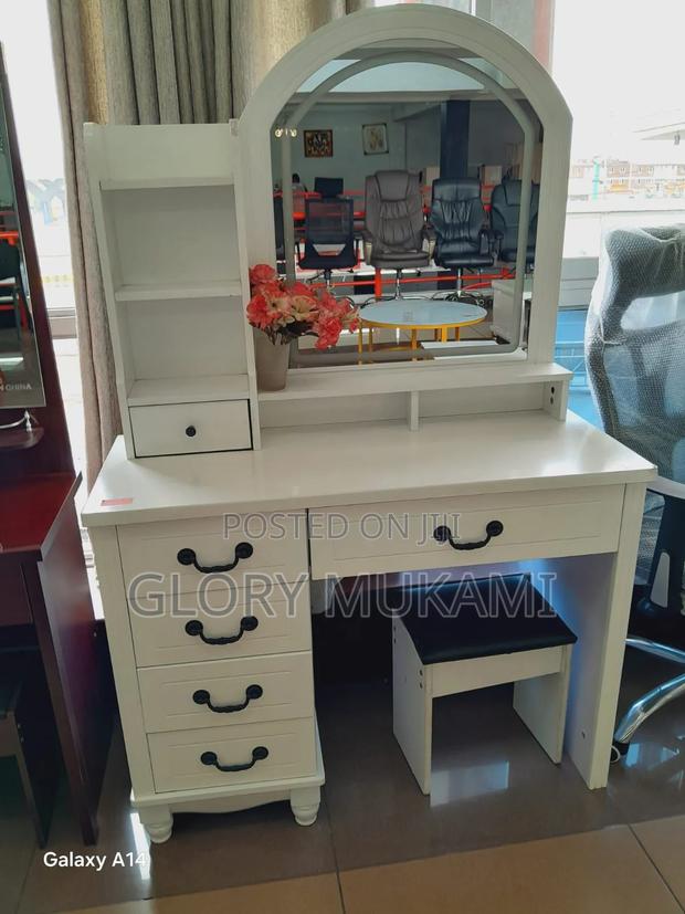 White Make Up Station With Mirror - main view
