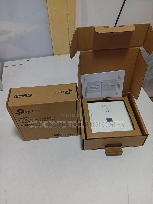 Tp-Link Eap230-Wall Ac1200 Gigabit Wall-Plate Access Point - main view