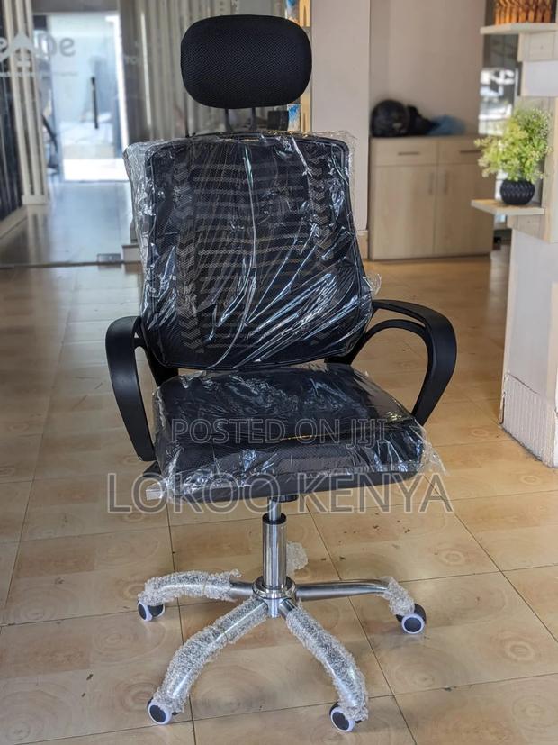 Office Chair: High -Back Headrest Office Chair