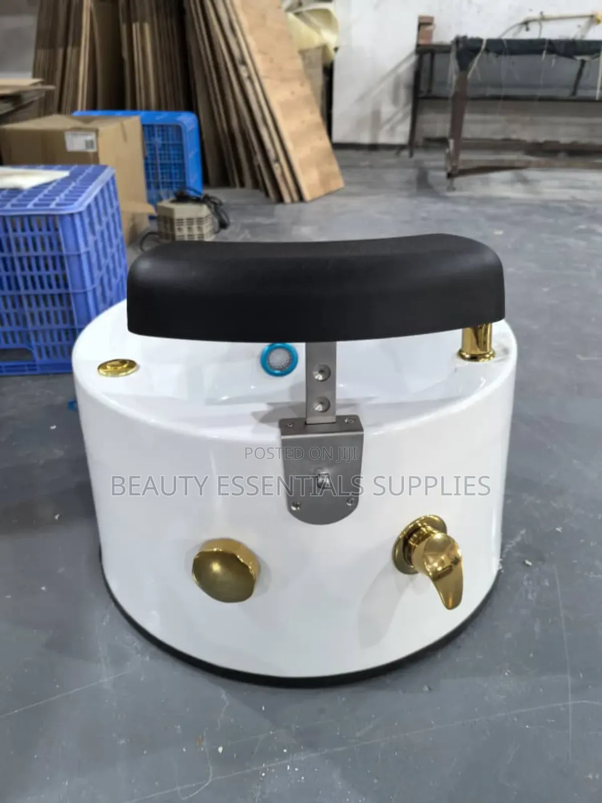 Jacuzzi/ Round Gold Fibre Spa