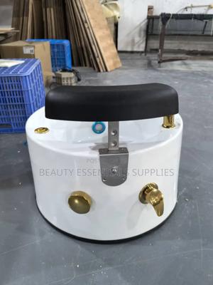 Jacuzzi/ Round Gold Fibre Spa - main view