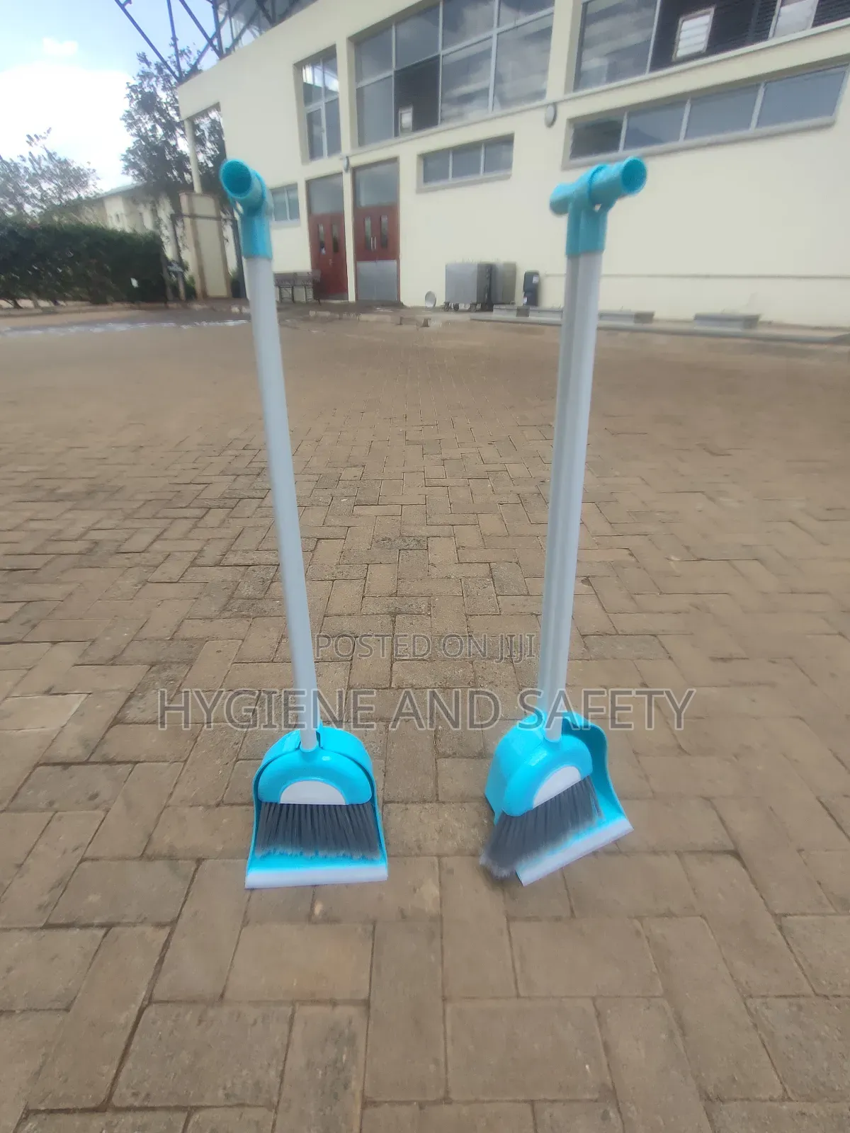 Stand Up Dust Pan and Brush