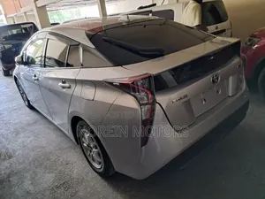 Toyota Prius 2018 Silver