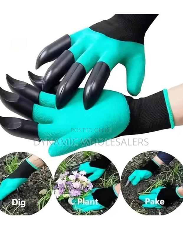 Single Pair Gardening Gloves With Carws - main view