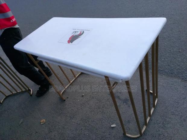 Manicure Table - main view