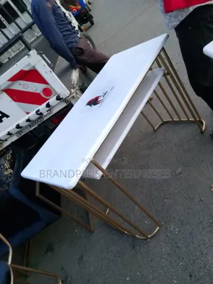 Manicure Table
