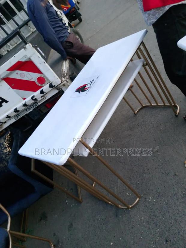 Manicure Table - main view