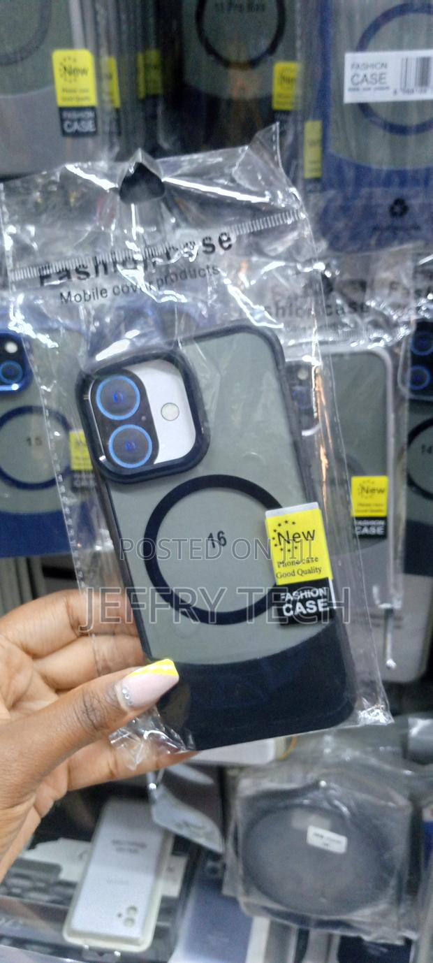 Black iPhone 16 Series Luxury Bottom Cut Magsafe Back Cover - thumbnail 3